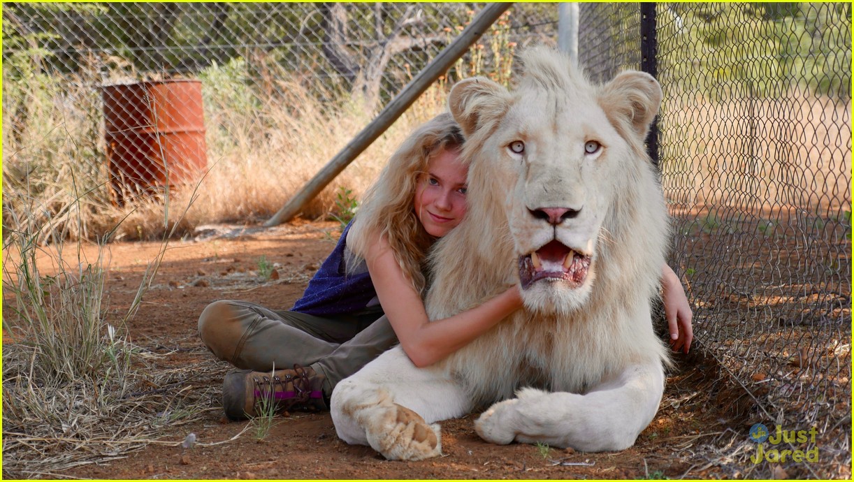 mia white lion stills clip 11