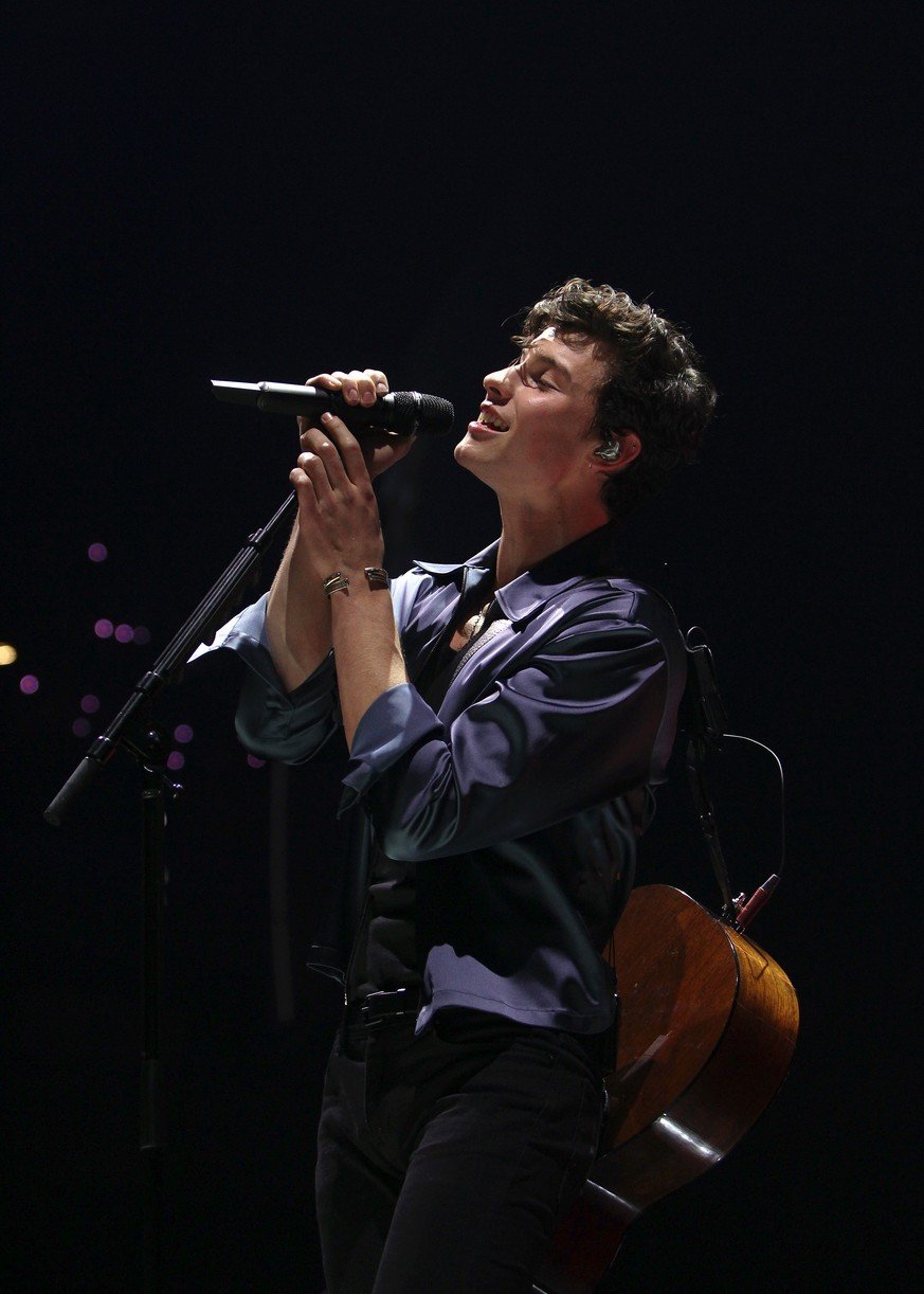 Full Sized Photo of shawn mendes portugal performance concert pics 05