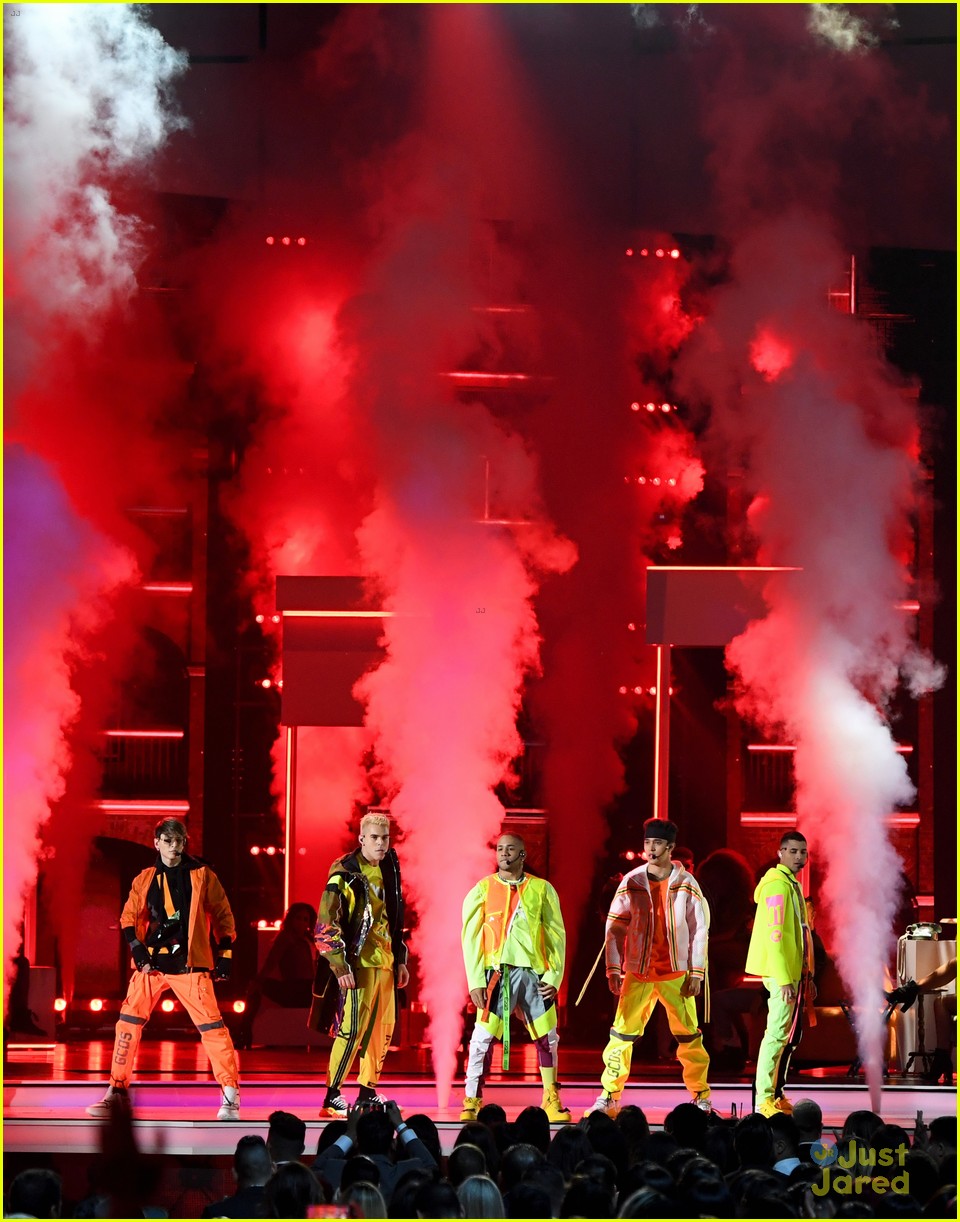 isabela moner cnco sofia reyes latin bbmas 14
