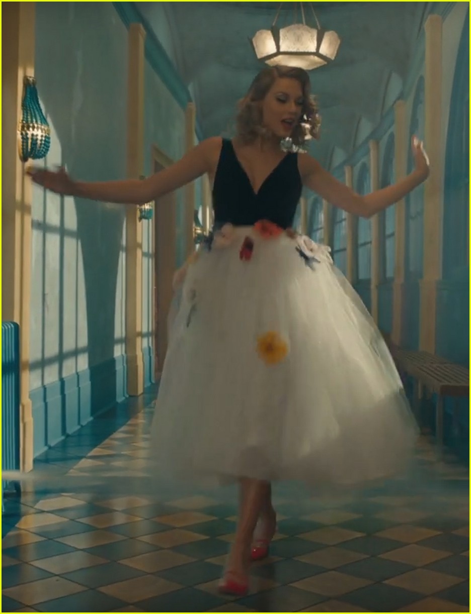 Full Sized Photo Of Taylor Swifts 7 Me Music Video Outfits See Them All Here 01 Taylor Swift