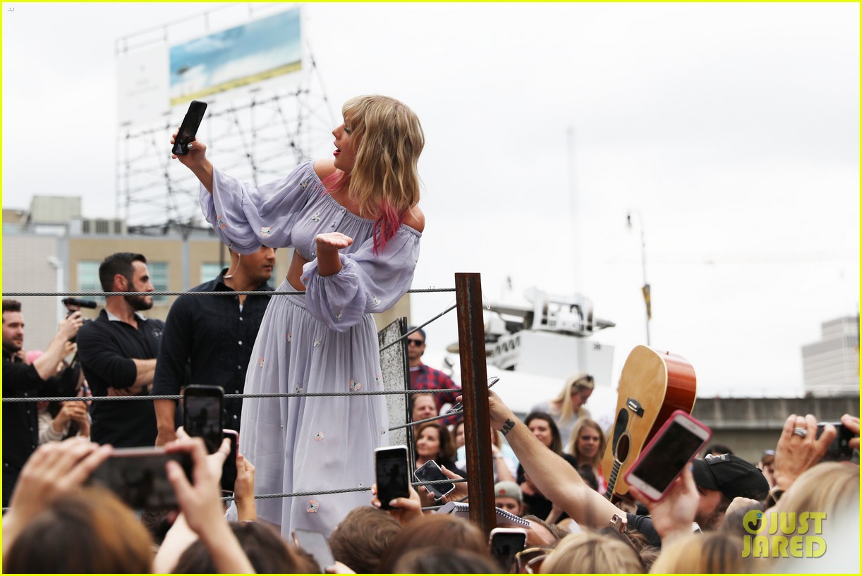 Taylor Swift Unveils New 'Me!' Mural Clue in Nashville! Photo 1230454