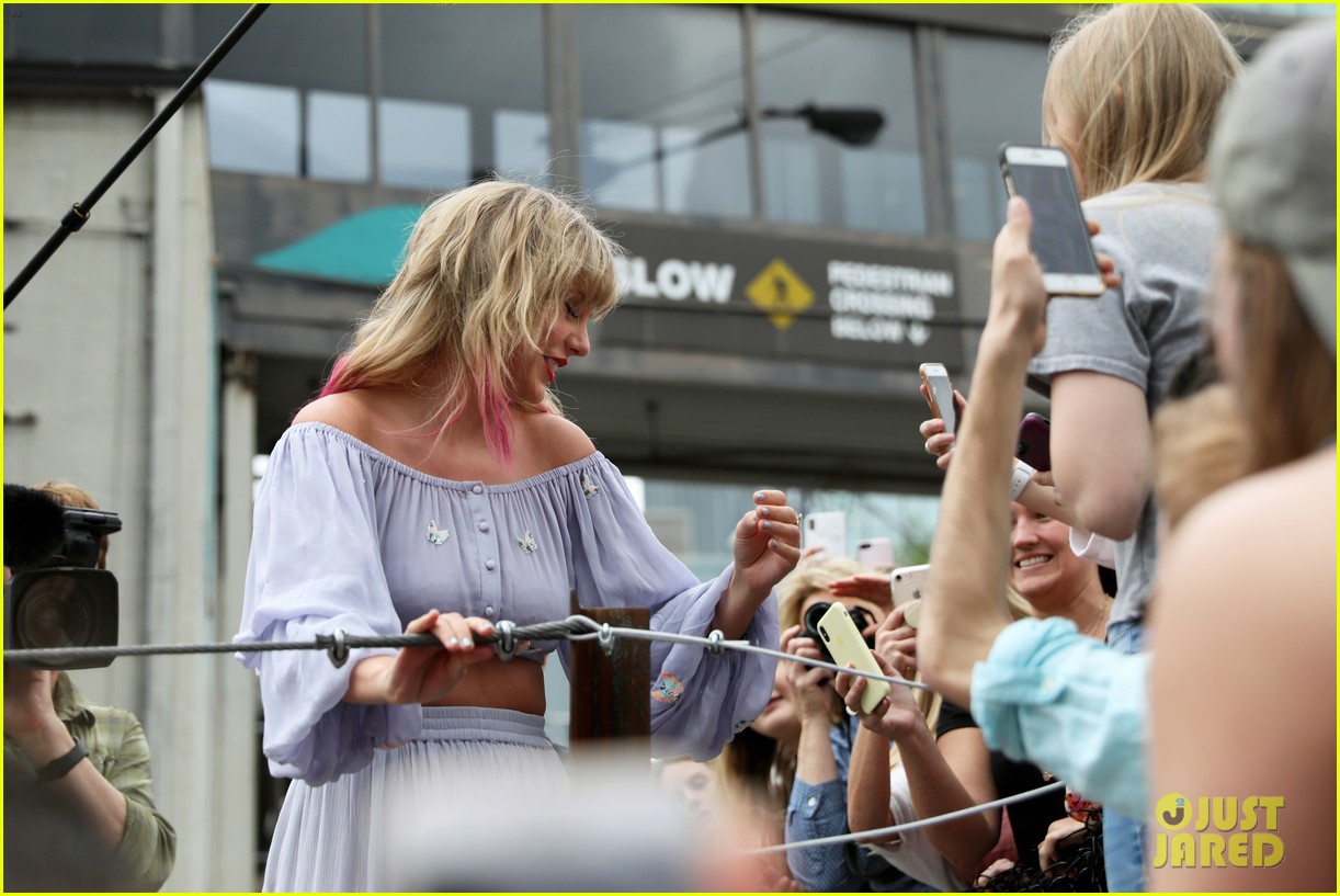 Taylor Swift Unveils New 'Me!' Mural Clue in Nashville! Photo 1230456