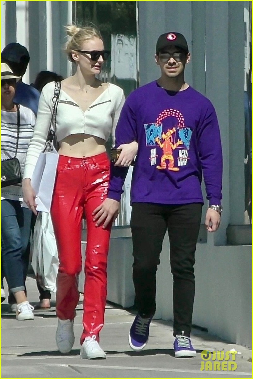 X \ best of sophie turner على X: 📸 Sophie Turner and Joe Jonas out in Los  Angeles on January 22, 2020.