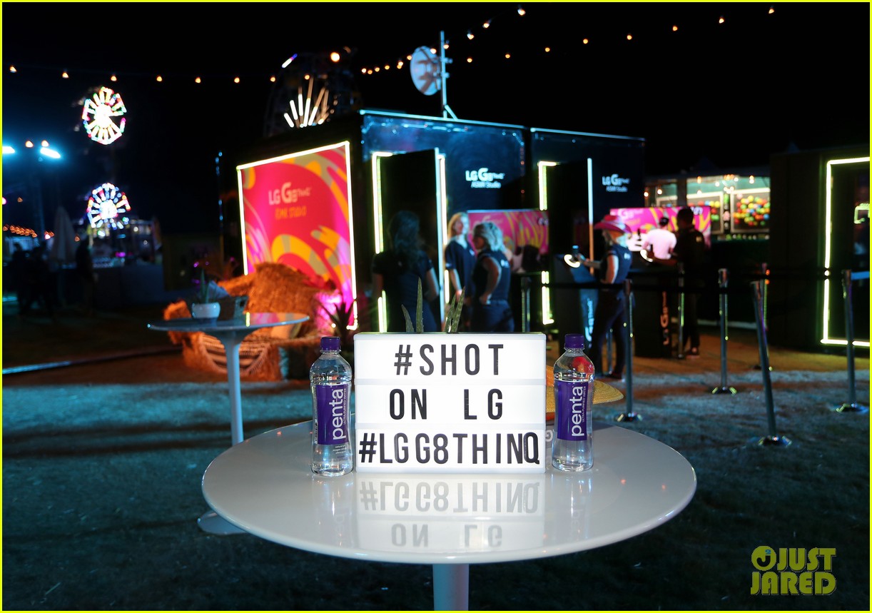 colton underwood gregg sulkin stagecoach neon carnival 13