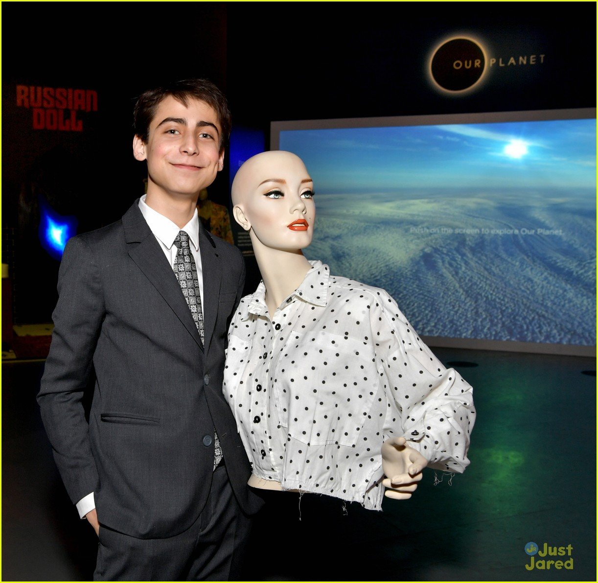 Full Sized Photo Of Aidan Gallagher Umbrella Time Song Fysee Event 02