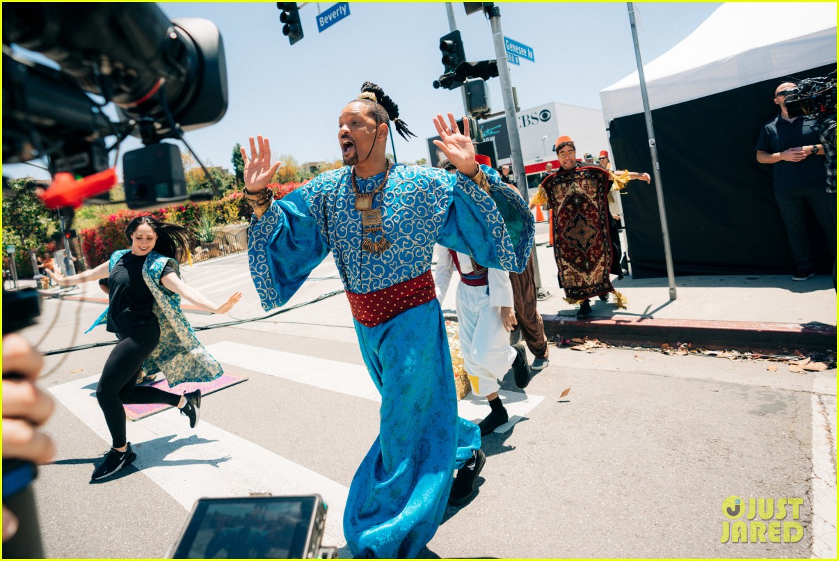 aladdin cast crosswalk musical video 03