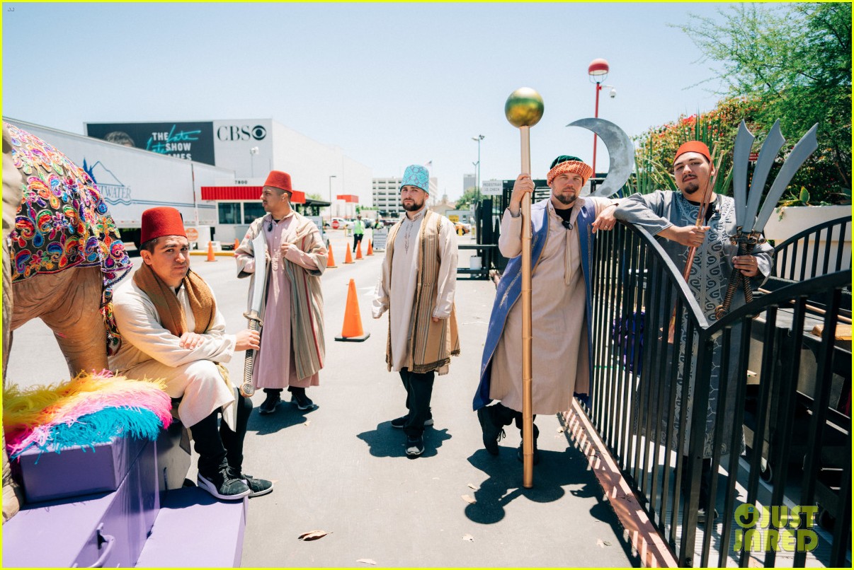 aladdin cast crosswalk musical video 26