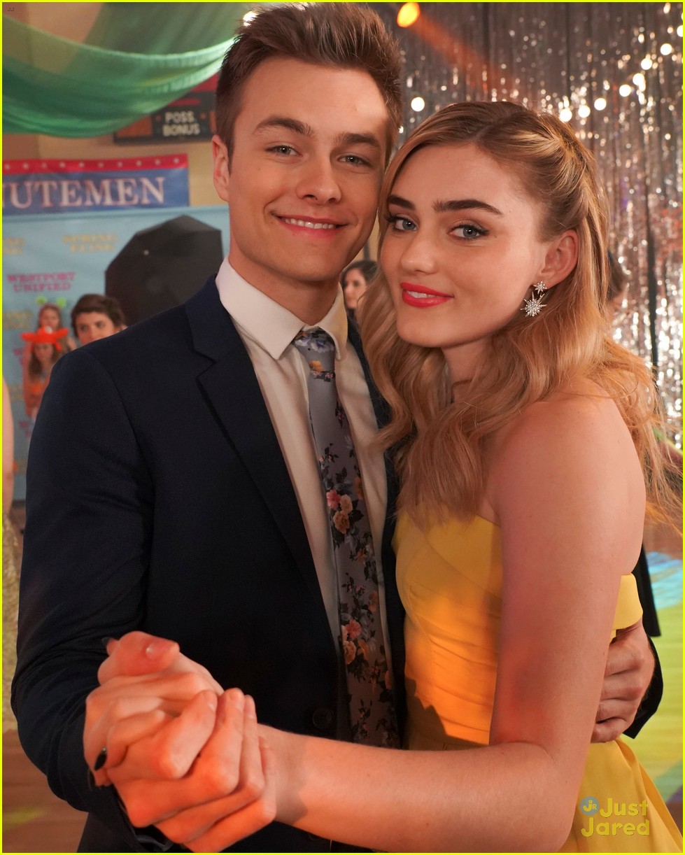 Meg Donnelly & Peyton Meyer Play Matchmaker For Julia Butters on ...