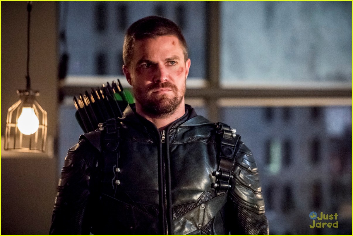 'Arrow's Season 7 Finale Will Honor Felicity Smoak, Showrunner Says