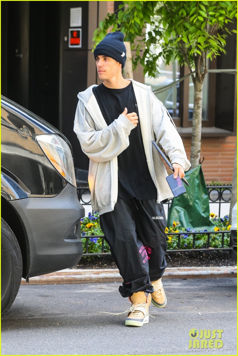 Justin & Hailey Bieber Step Out for the Day in NYC | Photo 1233703 ...
