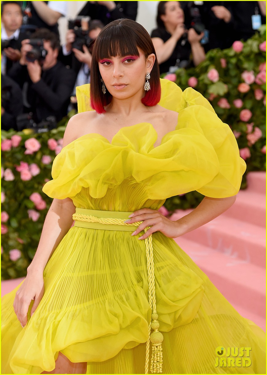 Charli XCX Attends First Met Gala In Amazing Yellow Gown | Photo ...
