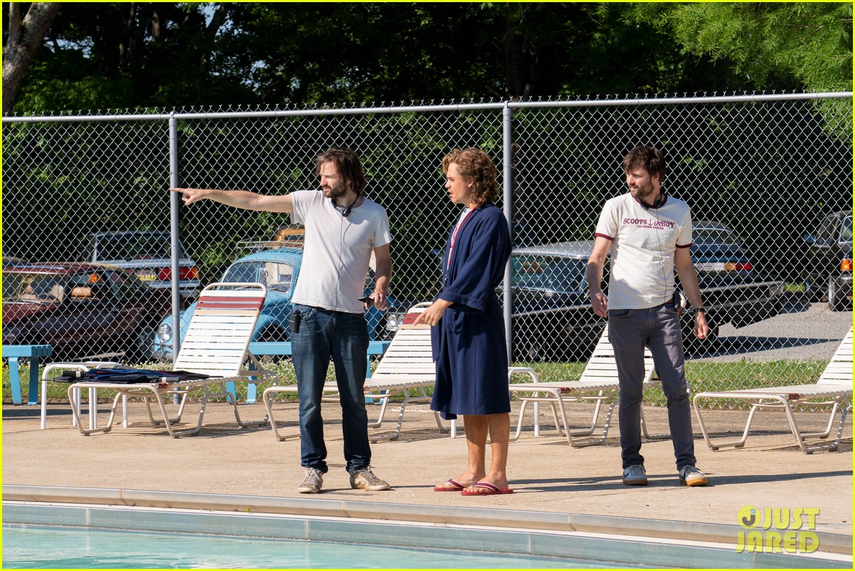 charlie heaton phone talk bts st pics 04