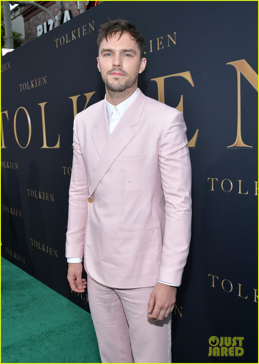 lily collins nicholas hoult look so stylish tolkien premiere 02