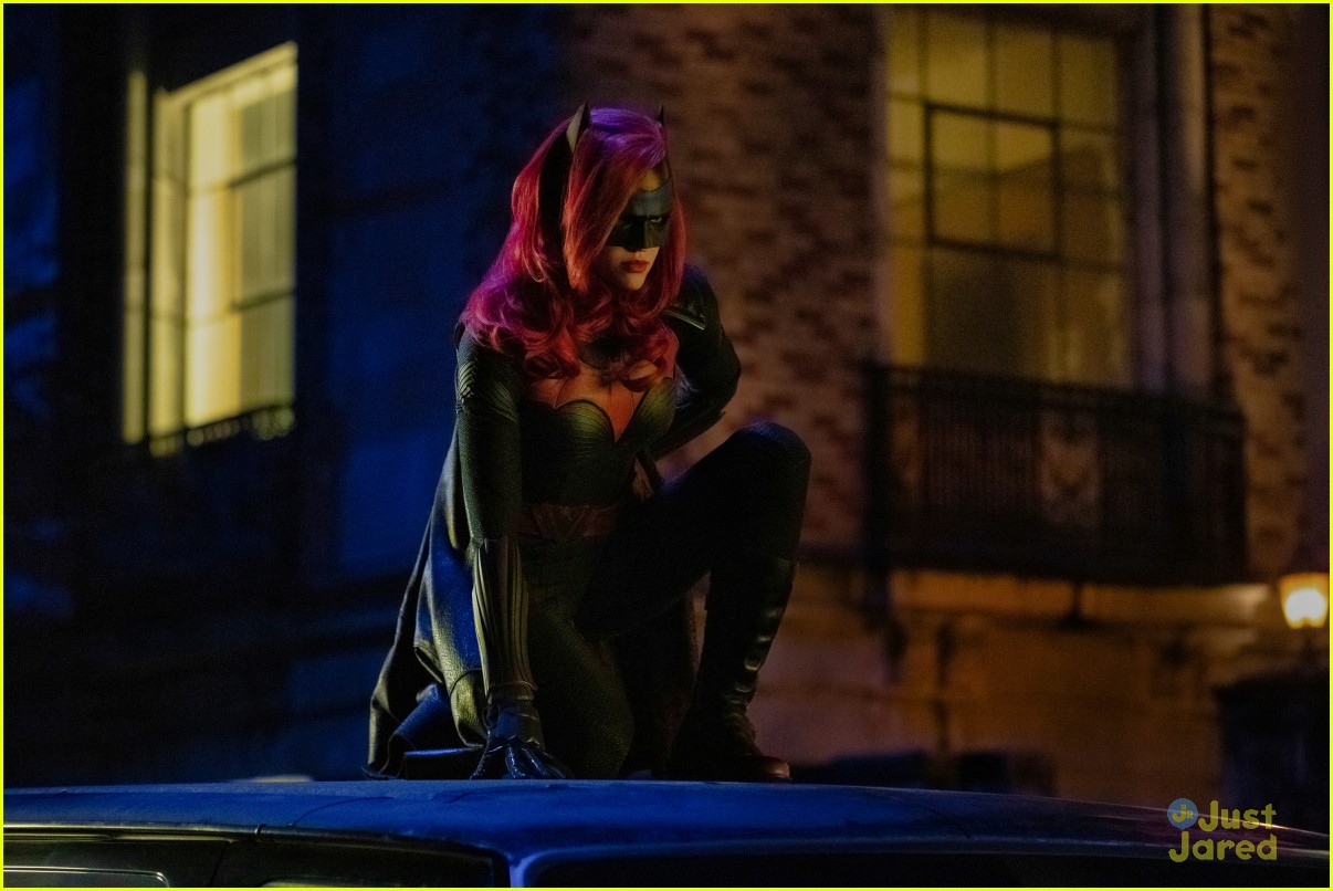 cw picks up batwoman series 05