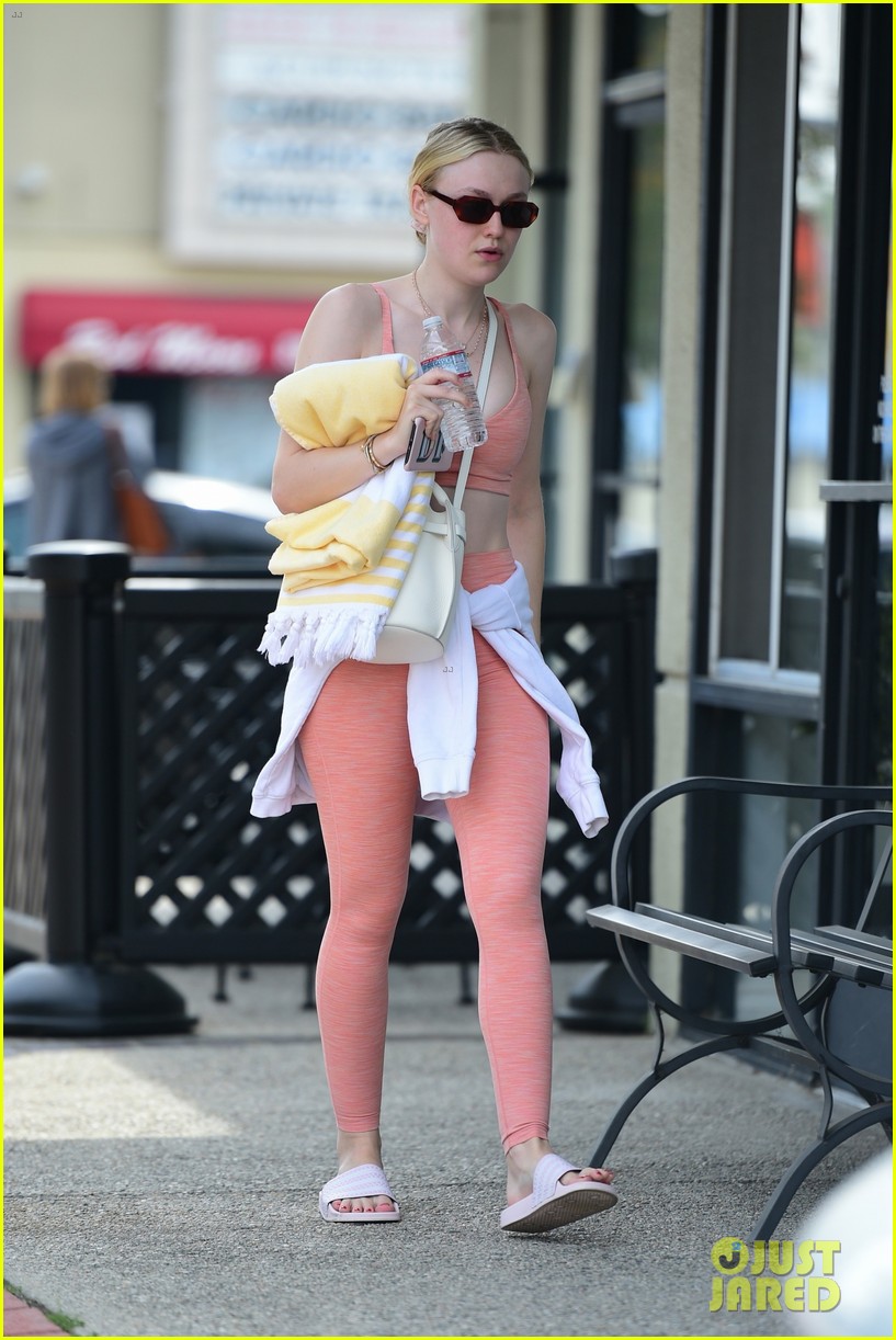 dakota fanning gets in pre weekend workout 01