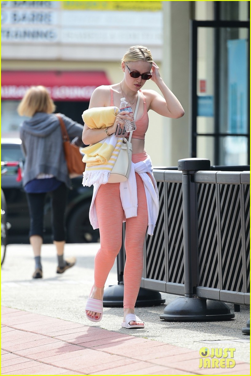 dakota fanning gets in pre weekend workout 03