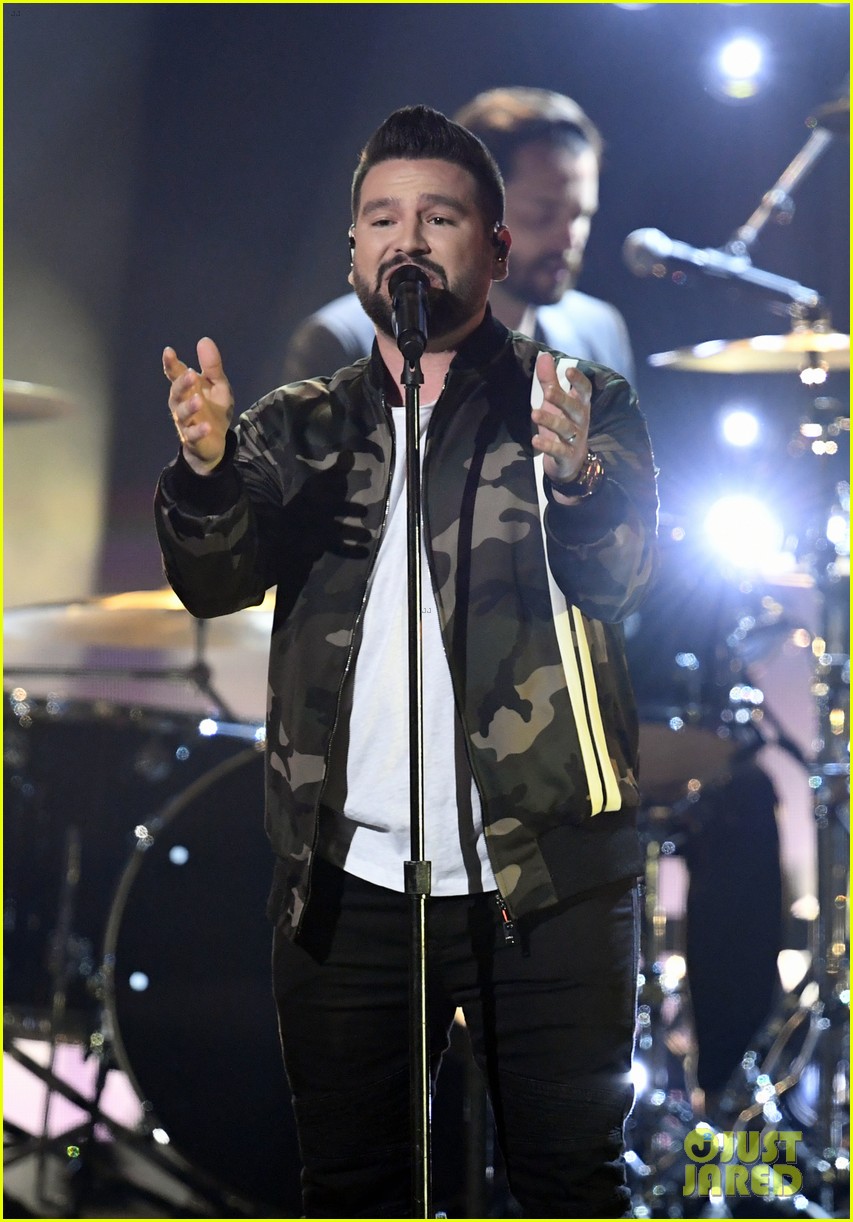 Full Sized Photo Of Dan Shay Perform Speechless With Tori Kelly At ...