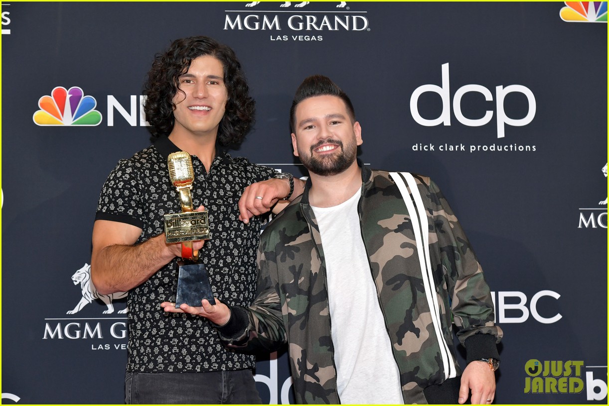 Tori Kelly Joins Dan + Shay For 'Speechless' Performance At Billboard ...