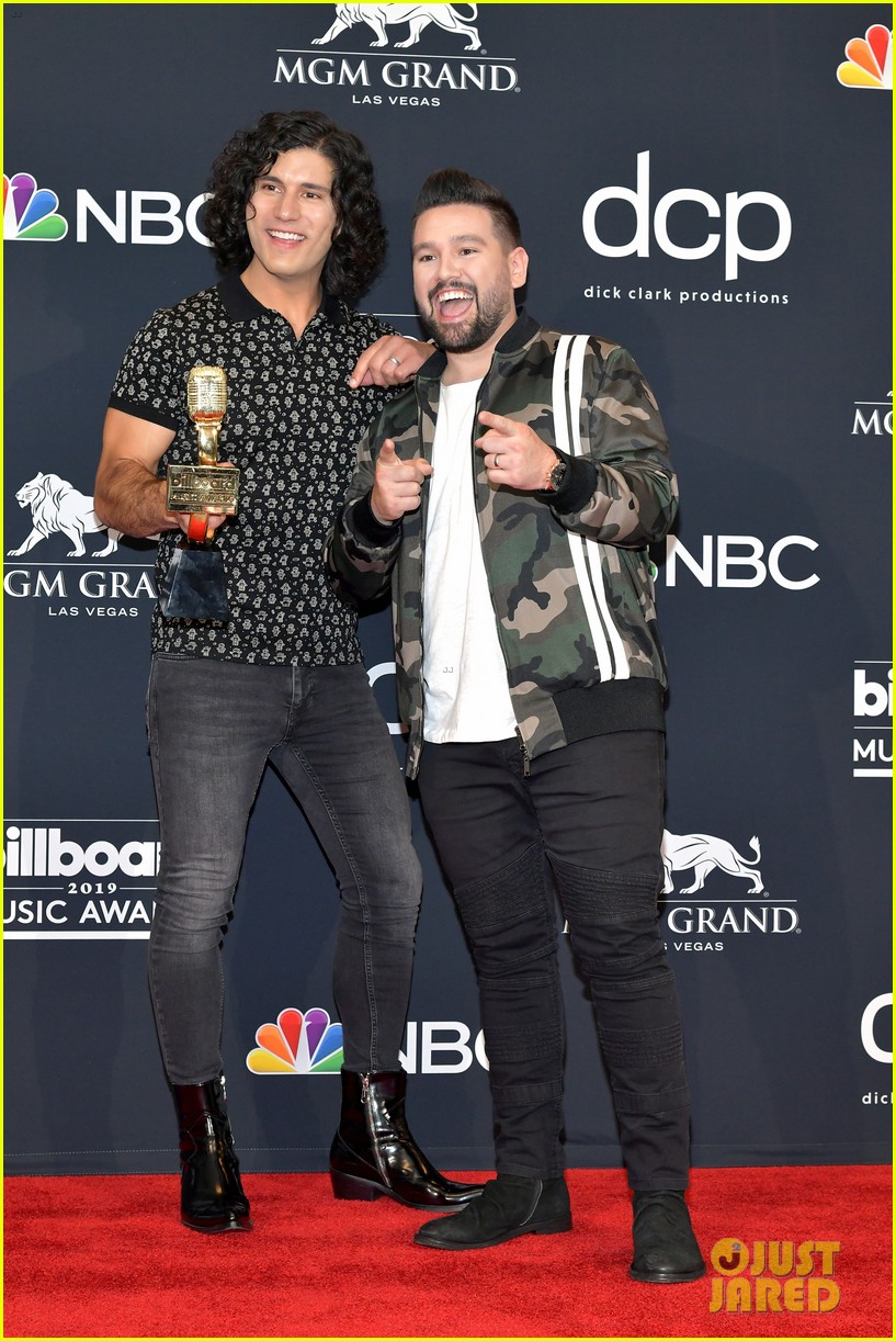 Tori Kelly Joins Dan + Shay For 'Speechless' Performance At Billboard ...