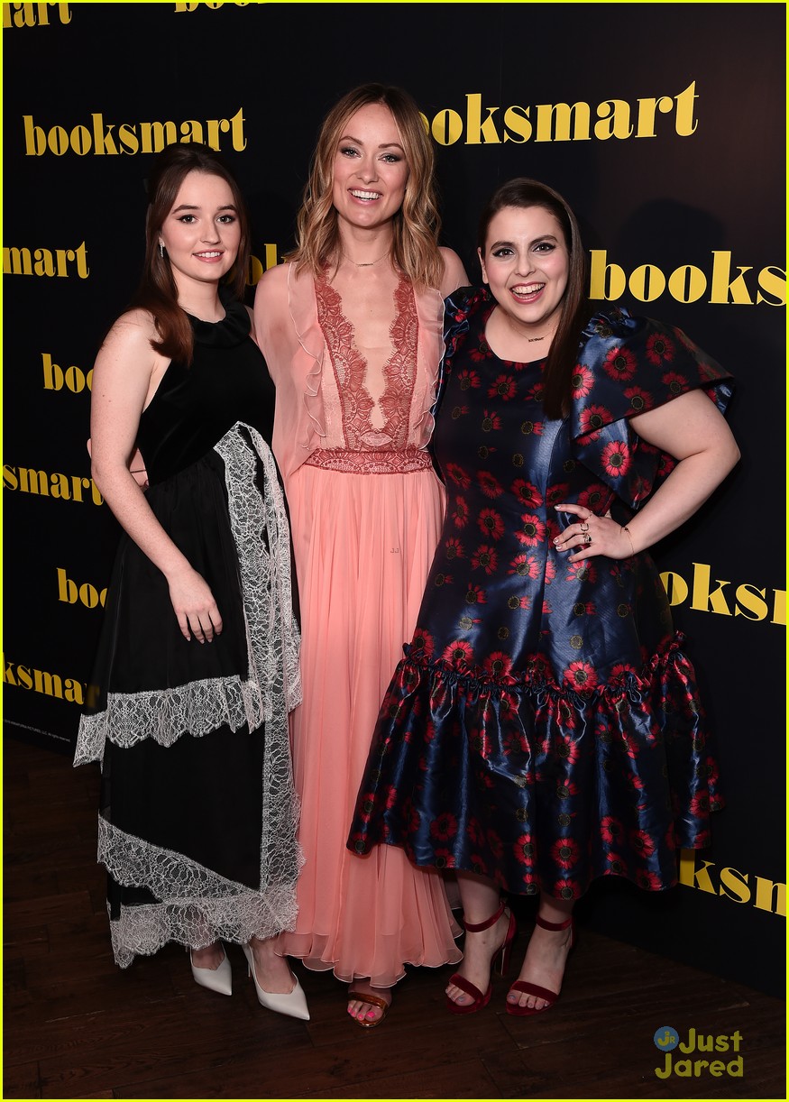Full Sized Photo of kaitlyn dever beanie feldstein booksmart uk premiere 02 Kaitlyn Dever