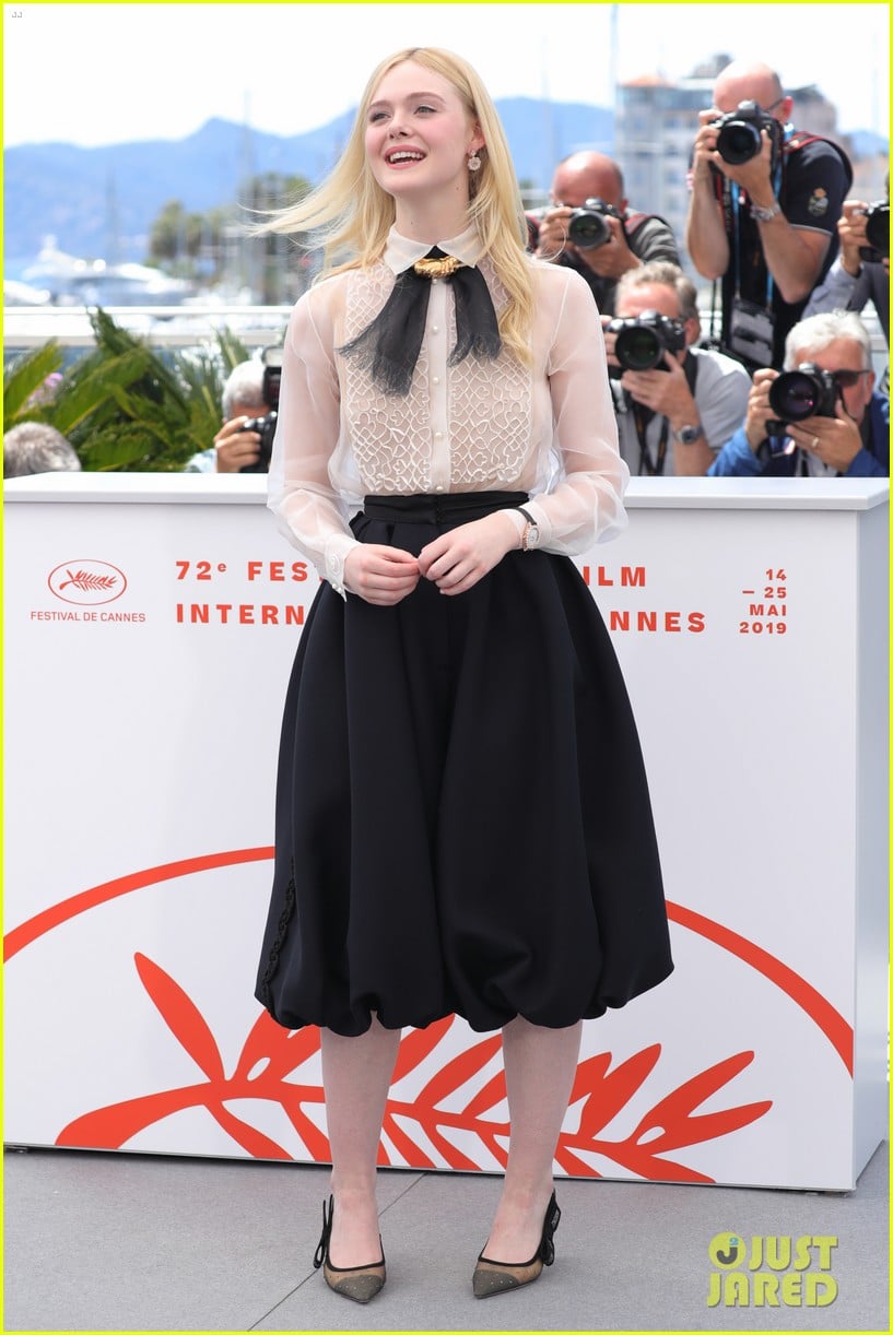 elle fanning cannes film fest jury photocall 08