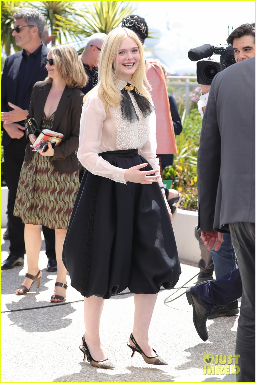 elle fanning cannes film fest jury photocall 11