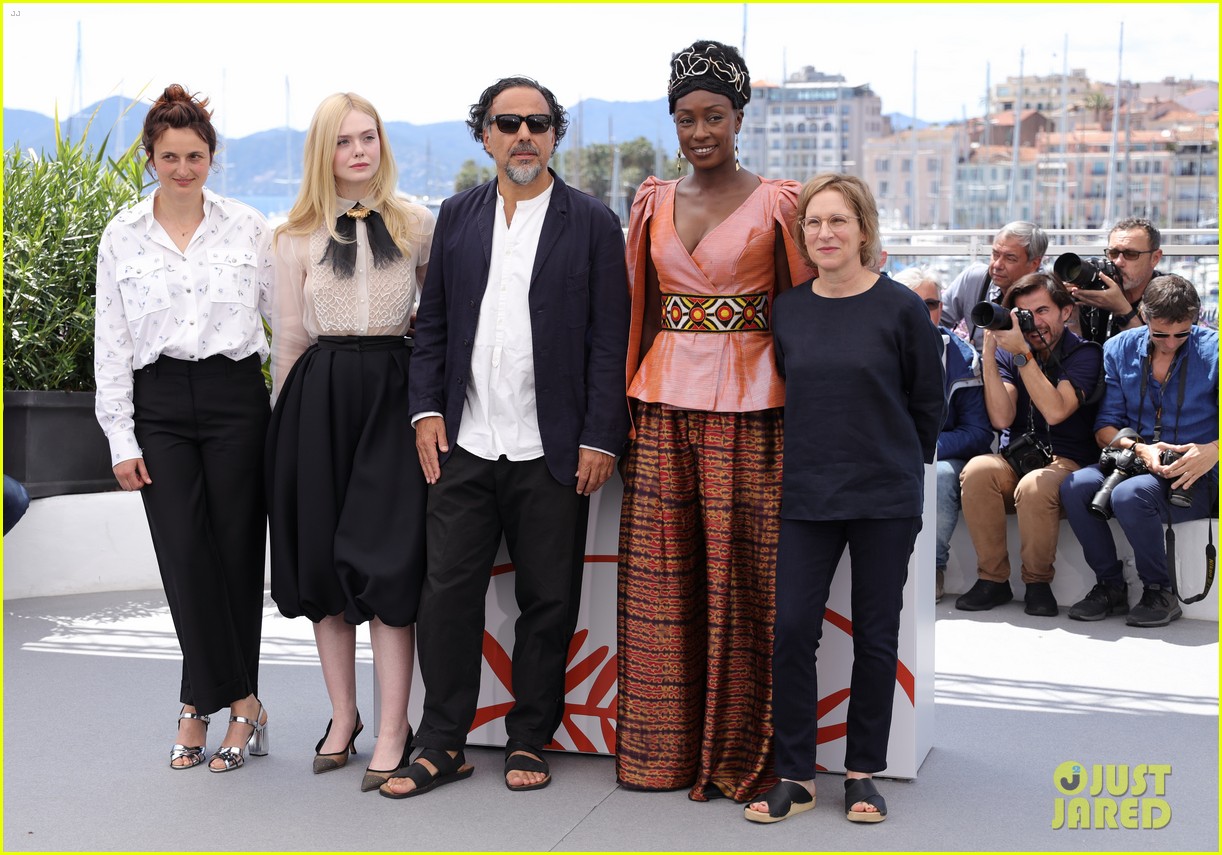 elle fanning cannes film fest jury photocall 13