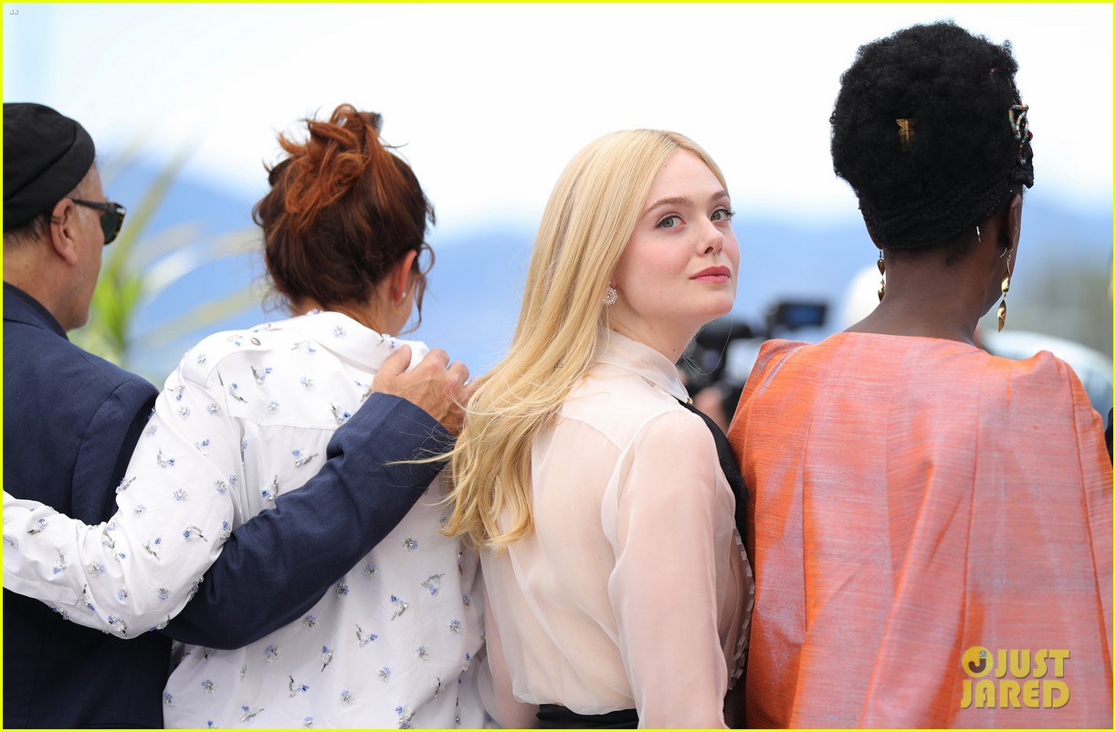 elle fanning cannes film fest jury photocall 14