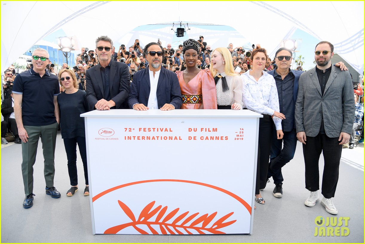 elle fanning cannes film fest jury photocall 20