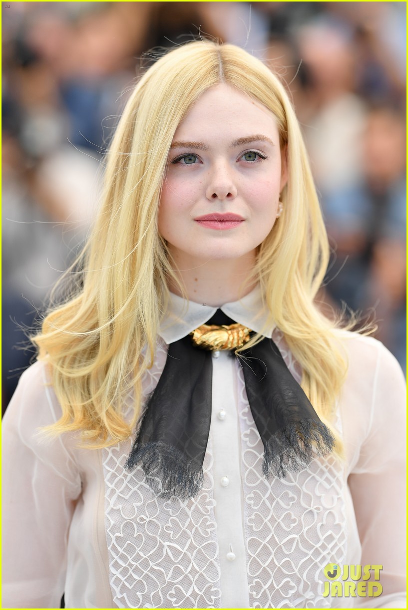 elle fanning cannes film fest jury photocall 22