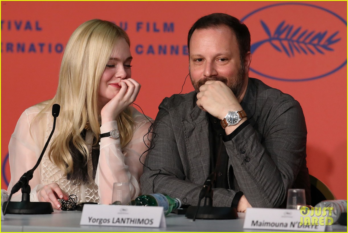 elle fanning cannes film fest jury photocall 31