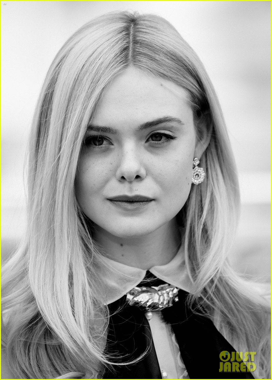 elle fanning cannes film fest jury photocall 36