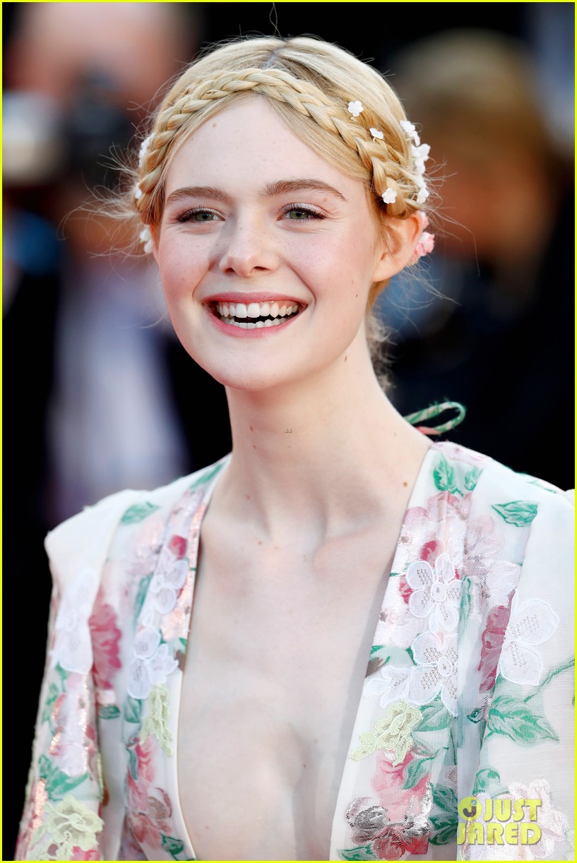 Elle Fanning Wears Tiny Roses In Her Hair for 'Les Miserables' Premiere