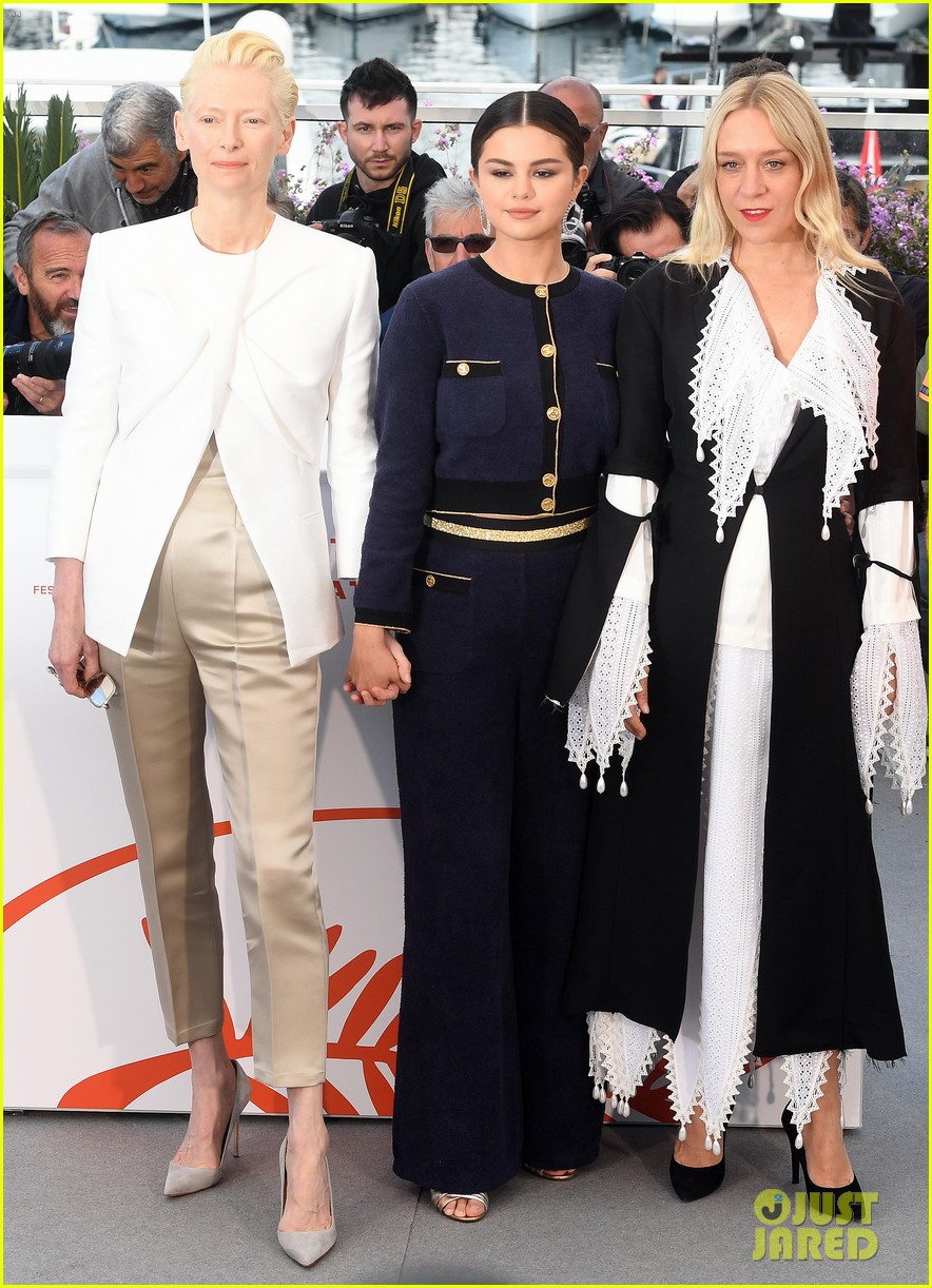 selena gomez joins the dead dont die cast at cannes photo call 03