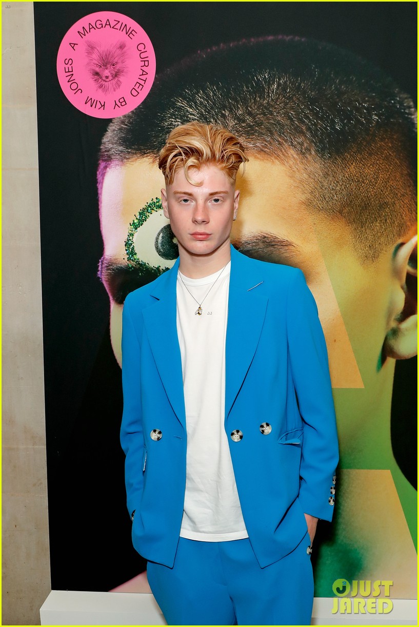 Full Sized Photo of bella hadid iris law dior issue party 09 | Bella