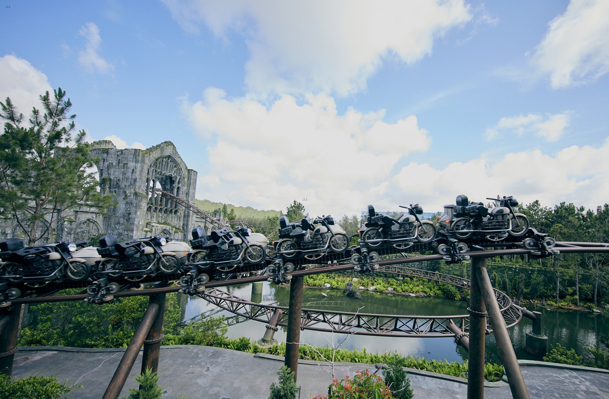 hagrid cycle coaster hp theme park 03