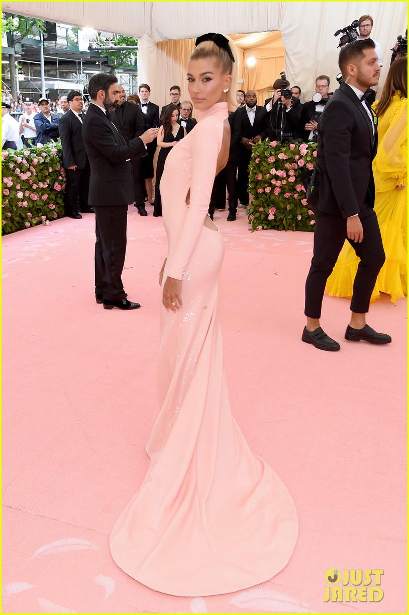 Full Sized Photo of hailey bieber met gala 2019 06 Hailey Bieber