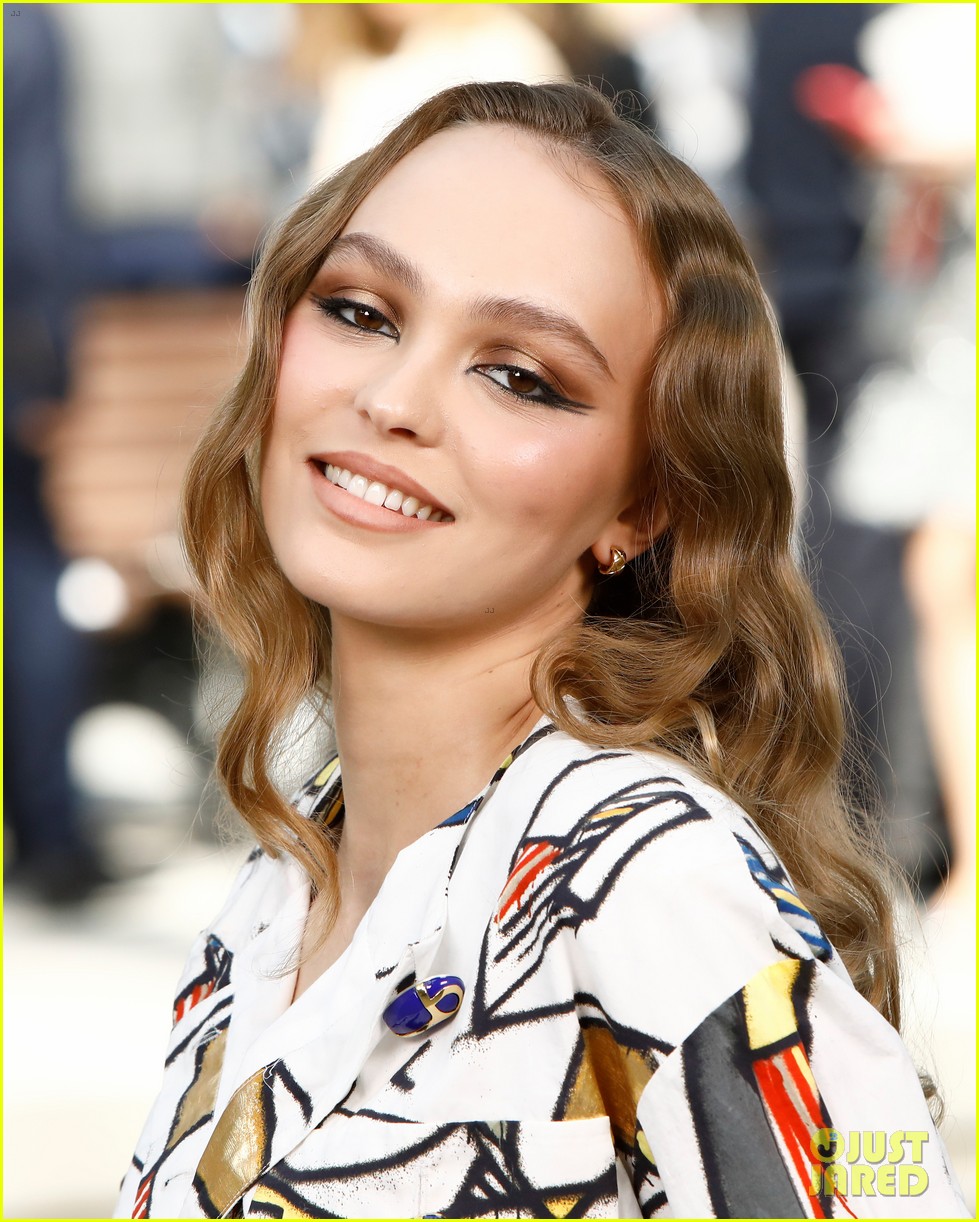 Lily-Rose Depp Looks So Pretty at Chanel's Fashion Show in Paris ...