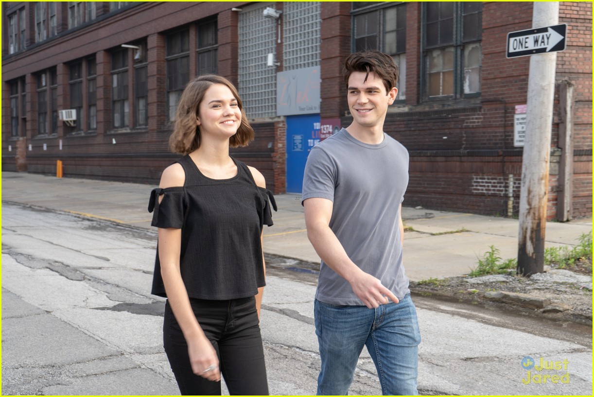 kj apa kisses cole kiss tell video maia mitchell 03