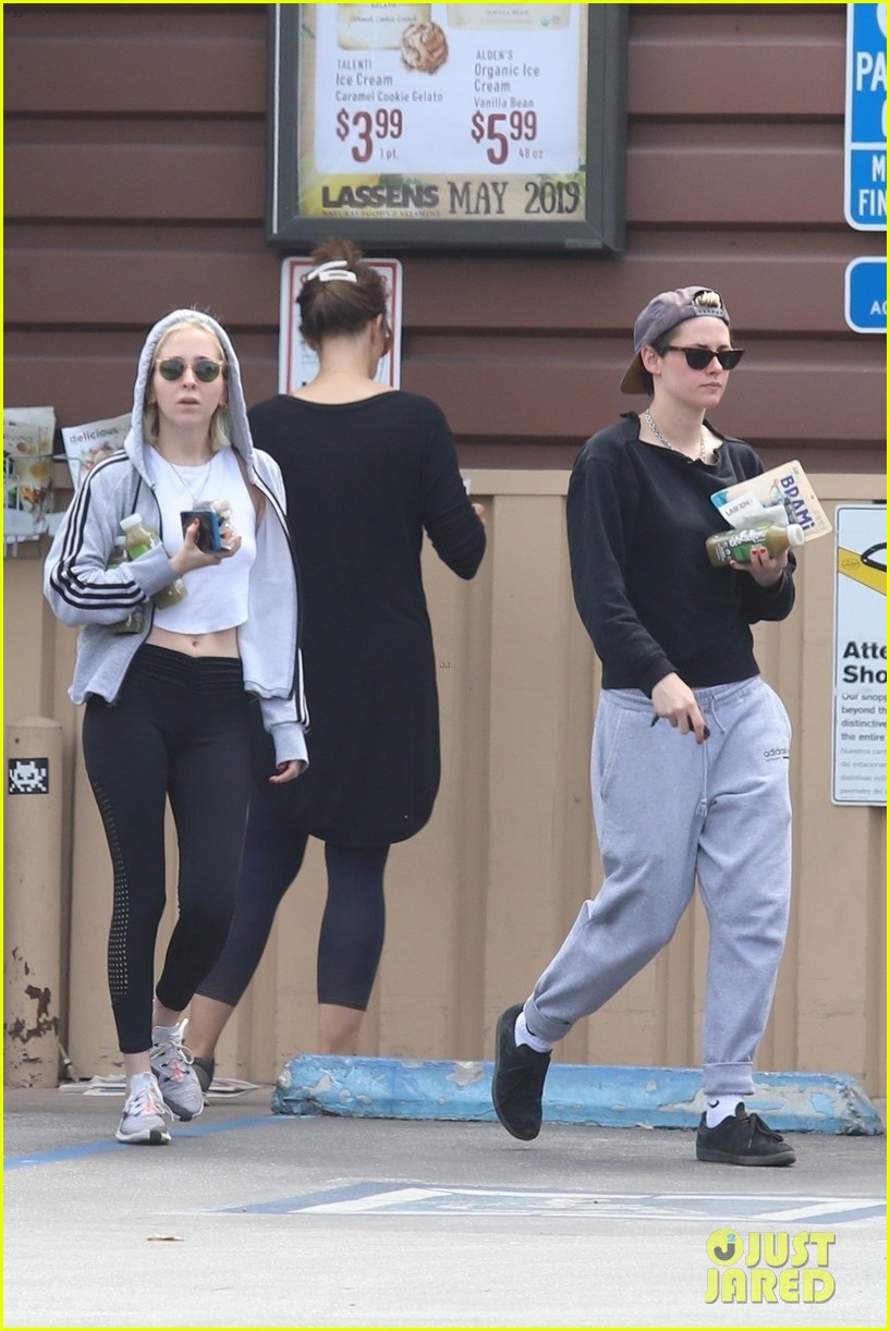 Kristen Stewart & Sara Dinkin Dress Comfy For Saturday Morning Outing
