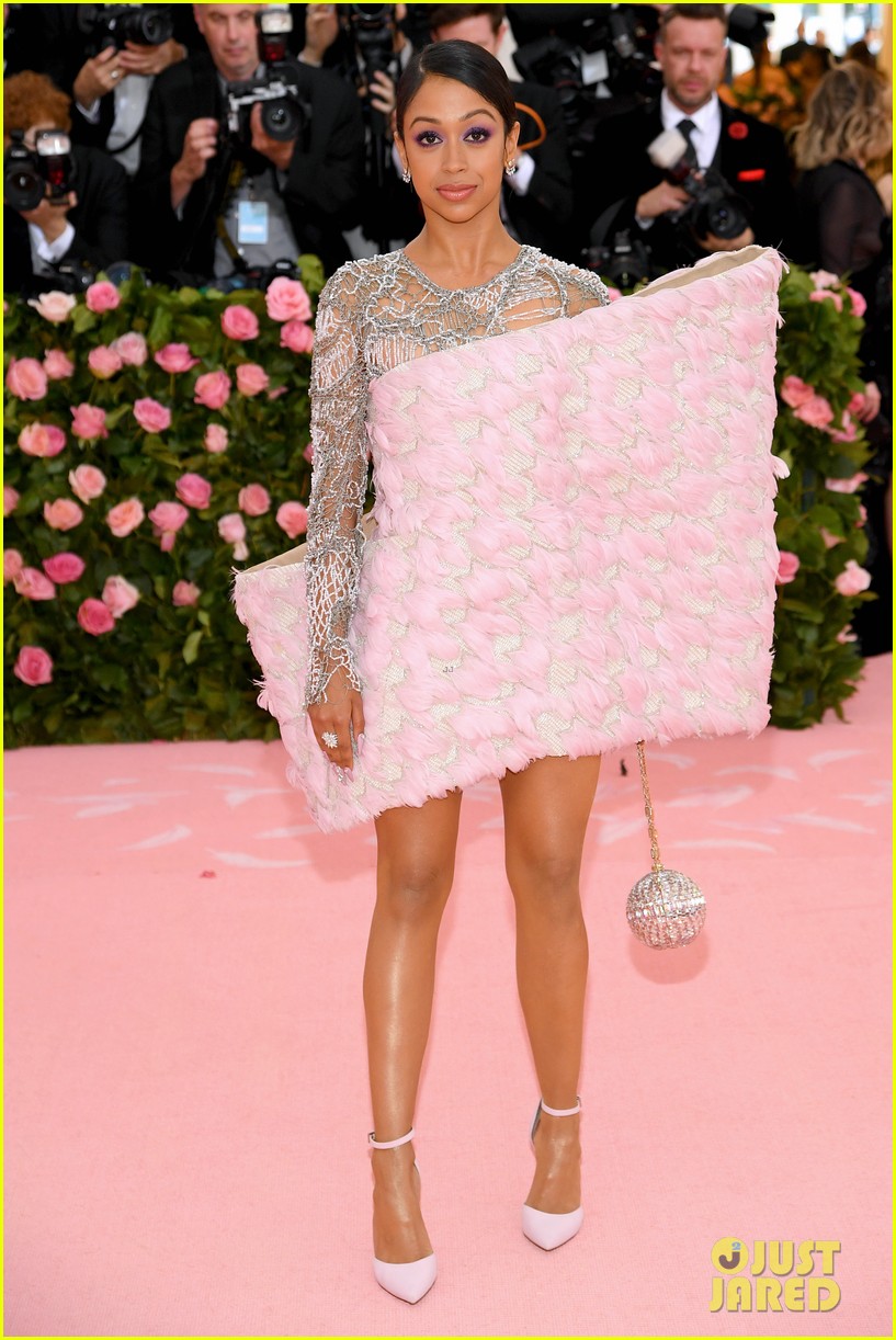 Full Sized Photo of liza koshy 2019 met gala 10 | Liza Koshy Gets Pink ...