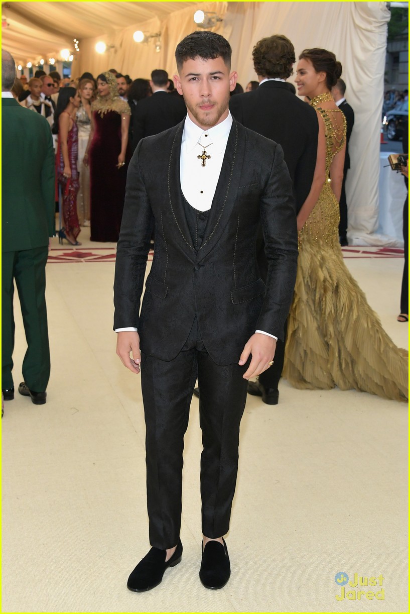 See All The Amazing Looks From Last Year's Met Gala | Photo 1232904 ...