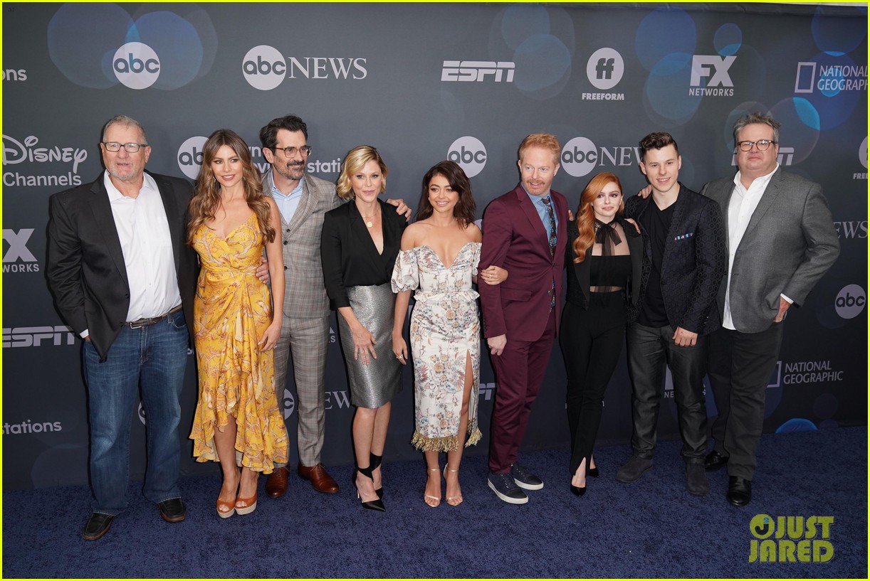 modern family cast steps out for abc upfronts presentation 01