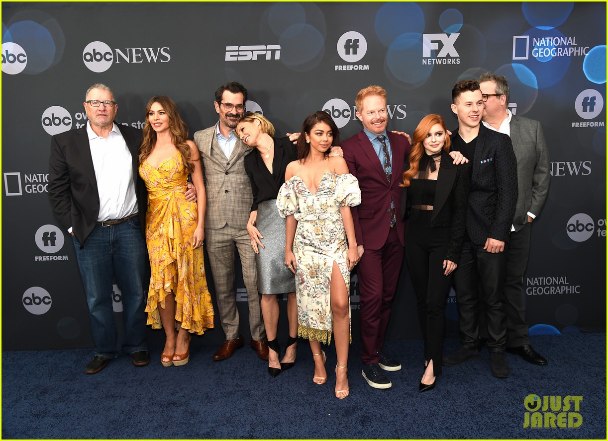 modern family cast steps out for abc upfronts presentation 03