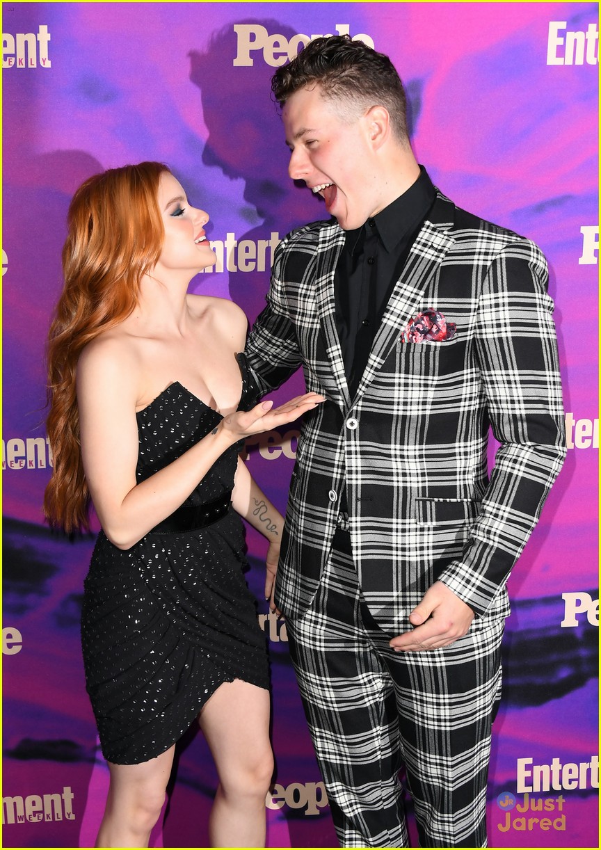 Nolan Gould And Ariel Winter Give Us New Hug Pics At Ew Upfronts Party In