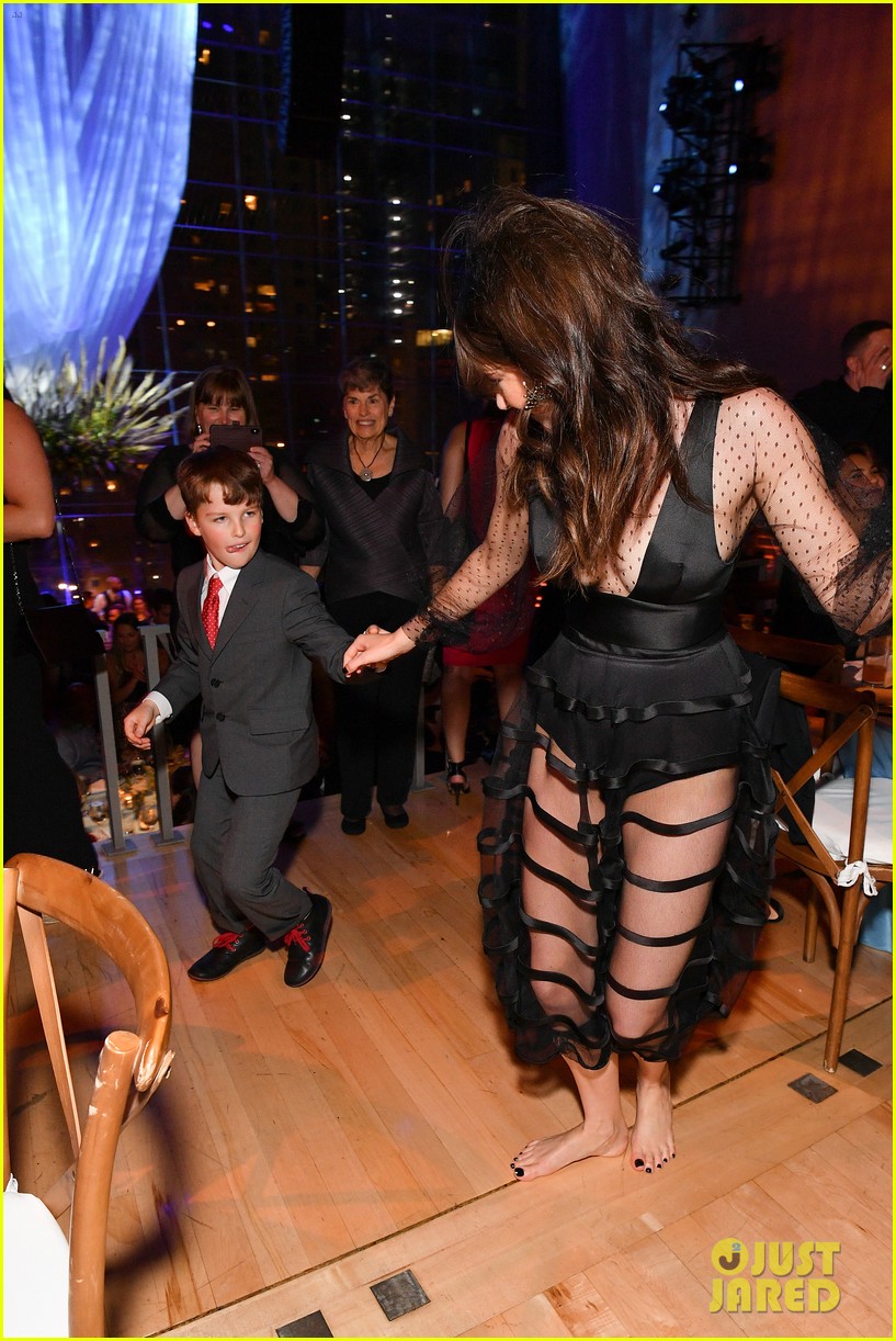 shailene woodley iain armitage dance bll premiere 05