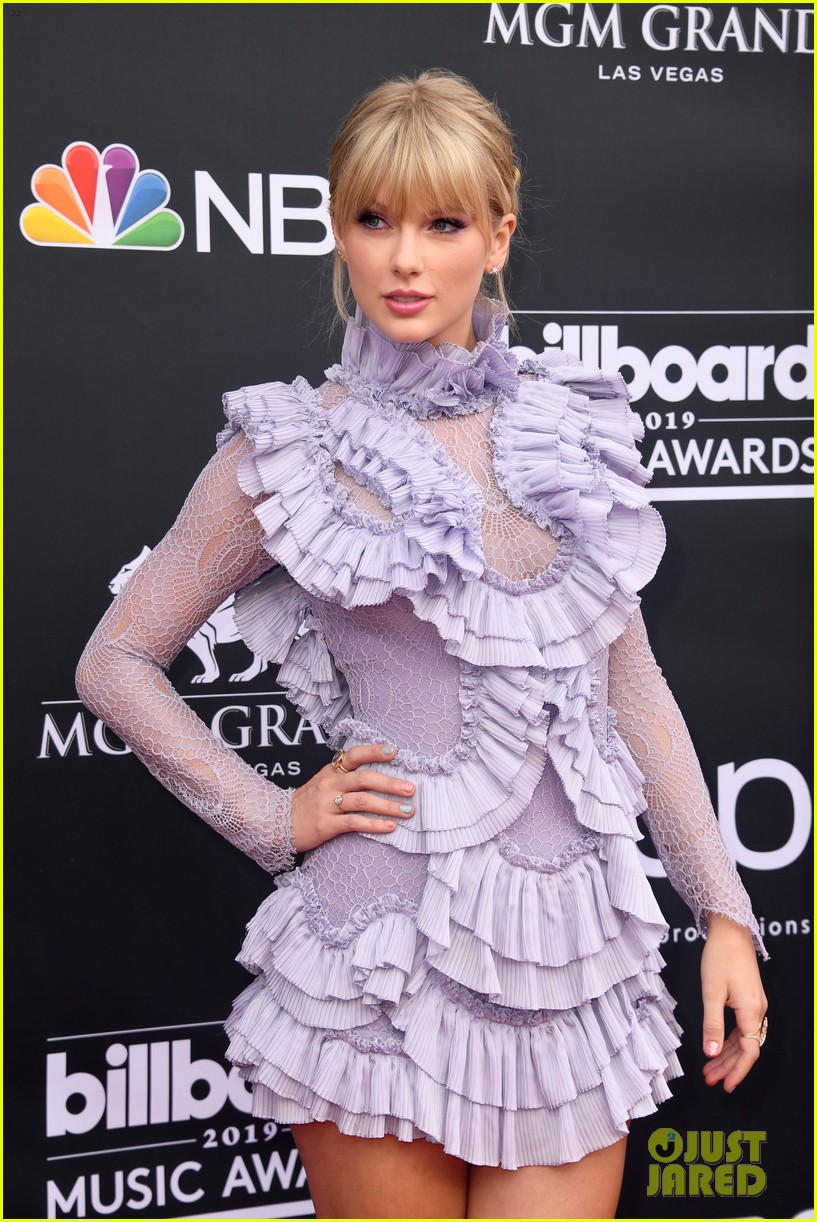 Taylor Swift Wows In Purple Dress At Billboard Music Awards Photo Photo