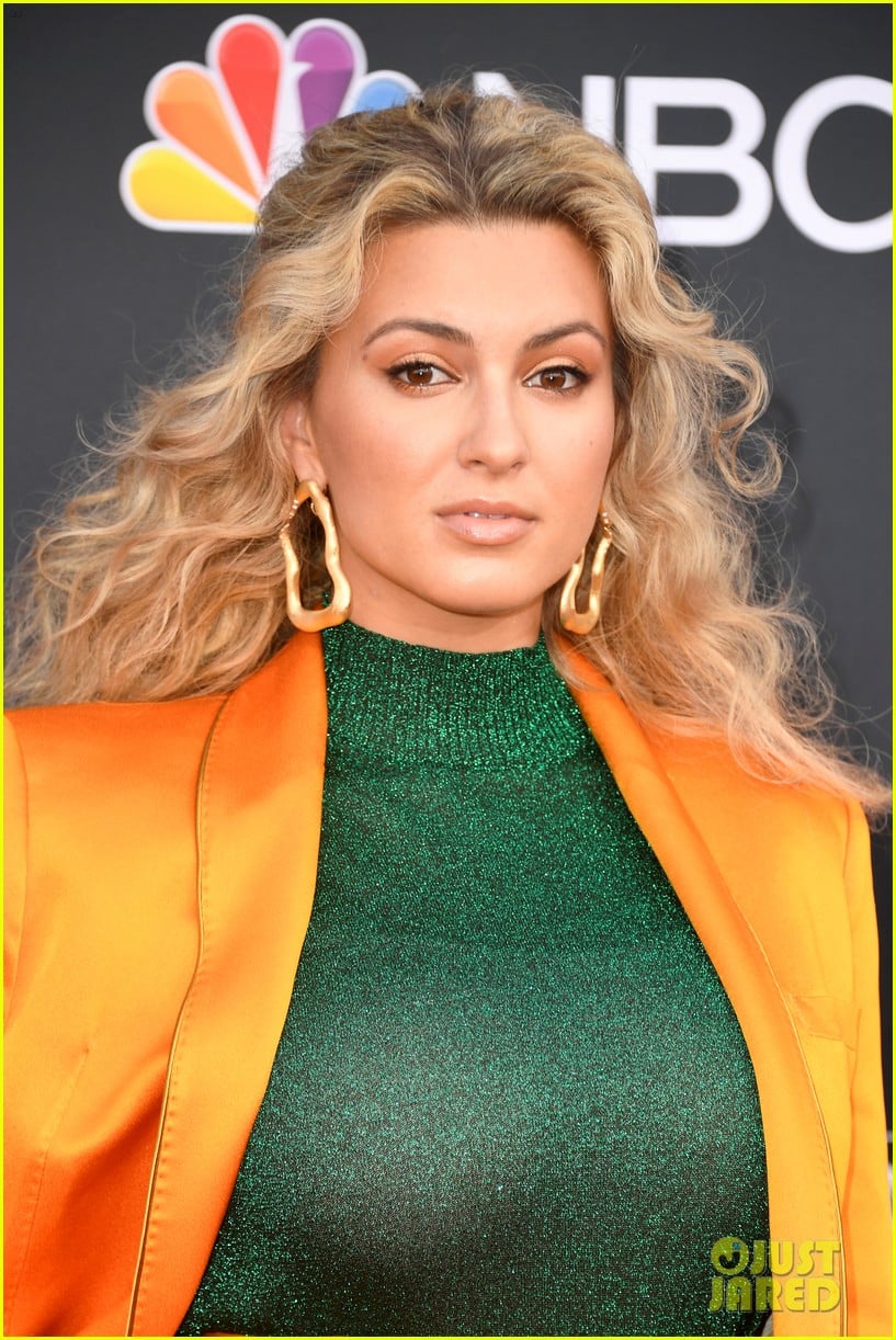 Full Sized Photo Of Tori Kelly Andre Murillo Dan Shay Bbmas 11 Tori   Tori Kelly Andre Murillo Dan Shay Bbmas 11 