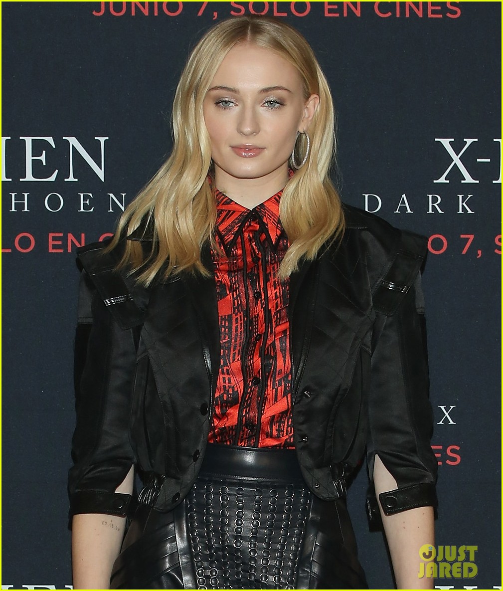 sophie turner jessica chastain dark phoenix press conference 02