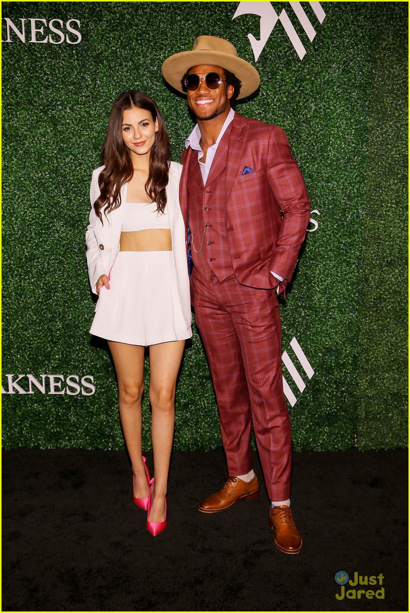 Victoria Justice Adds Pop of Pink To Preakness Stakes Look | Photo